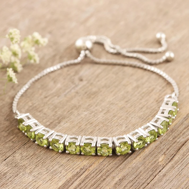 watches with sapphire crystals for durability-Sunbathe in Green Rhodium-Plated Peridot Pendant Bracelet