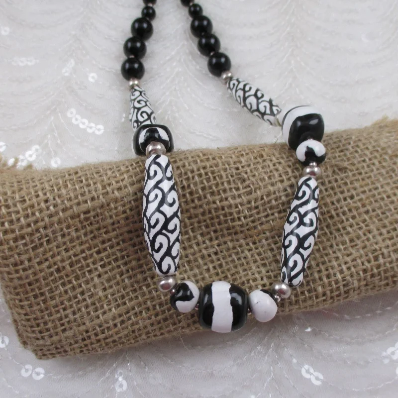 trendy name necklace for girls-Handmade Black and White Kazuri Bead Necklace